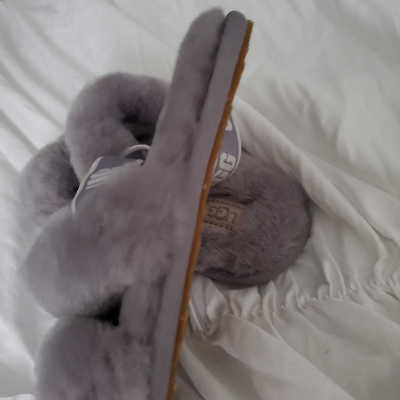 Ugg Light Gray Fuzzy Shearling Lined Slippers 1116636t Toddler Girls - Picture 5 of 7